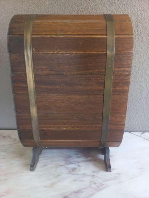 WIN4E BARRELL STAND IN VERY GOOD CONDITION