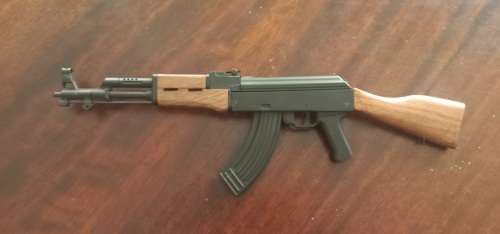 MINATURE IORN RIFEL AK 47 IN CARRY CASE