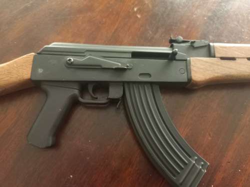 MINATURE IORN RIFEL AK 47 IN CARRY CASE