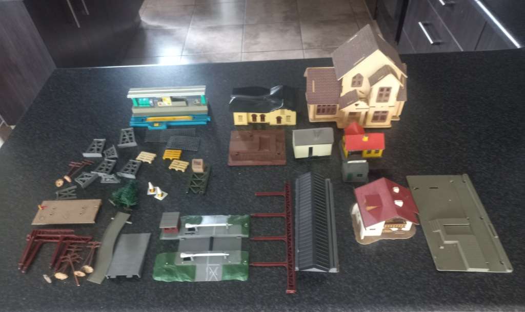 jkob lot little train houses