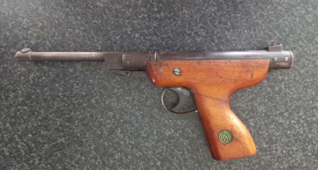 VINTAGE BSF  S20 GERMAN AIR PISTOL