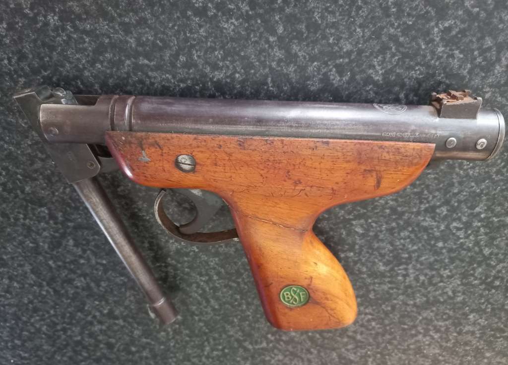 VINTAGE BSF  S20 GERMAN AIR PISTOL