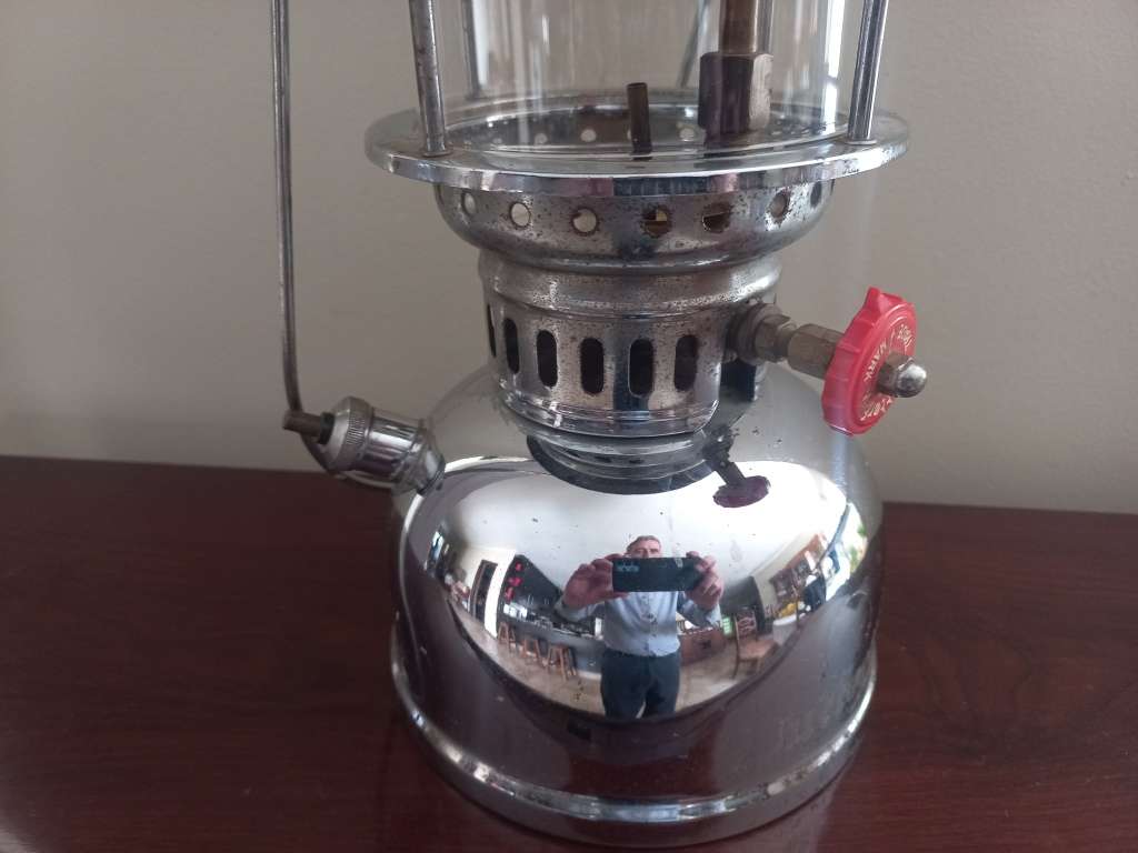 BUTTERFLY PARAFFIN LAMP IN GOOD CONDITION