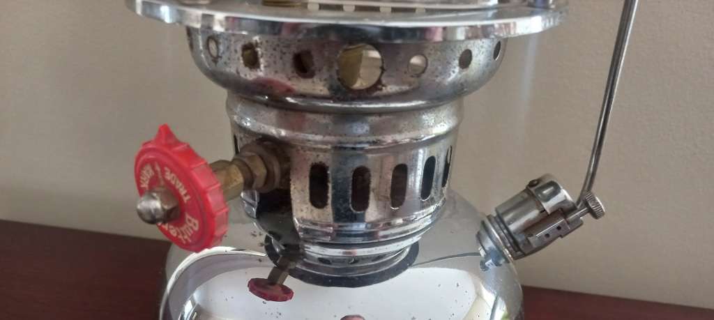 BUTTERFLY PARAFFIN LAMP IN GOOD CONDITION