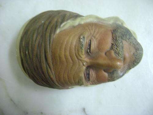 OLD 'BOSSONS' FACE OF OLD MAN WALL HANGING