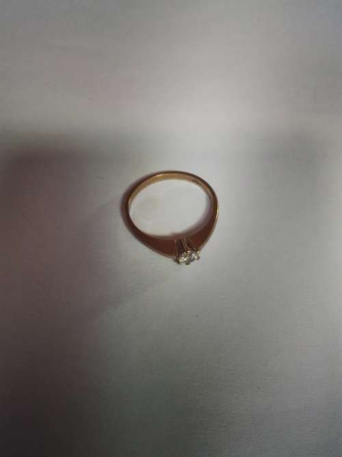 9ct yellow gold with diamante, excluding shipping