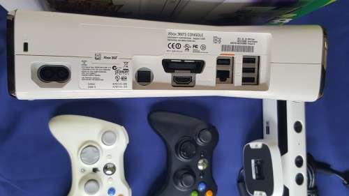 X BOX Kinect special edition 4GB + Consoles and 9 Games