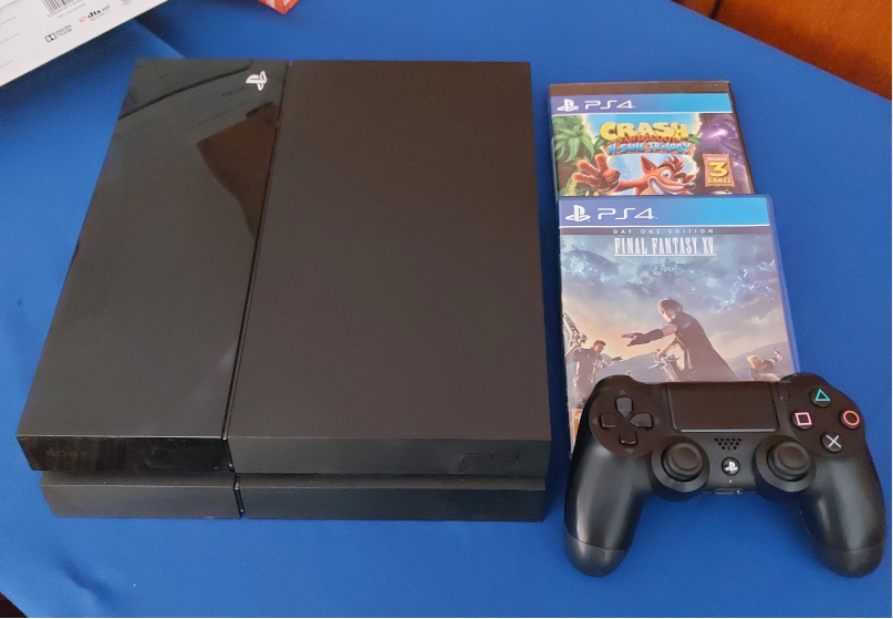 PlayStation 4 - 500GB, 1x PS4 Remote, 2 AAA Games, Original Box & All Cables