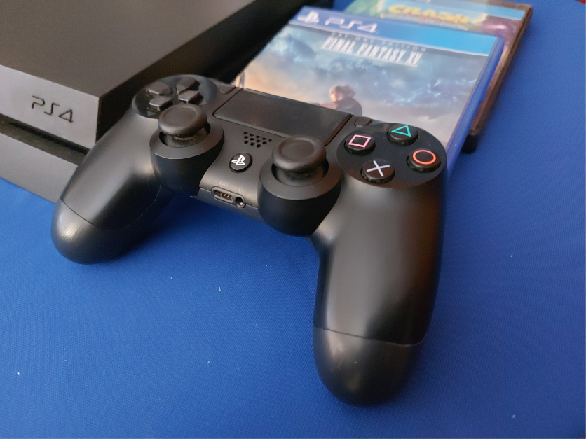 PlayStation 4 - 500GB, 1x PS4 Remote, 2 AAA Games, Original Box & All Cables