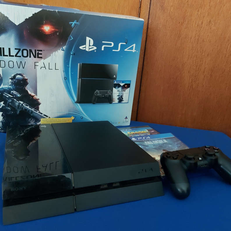 PlayStation 4 - 500GB, 1x PS4 Remote, 2 AAA Games, Original Box & All Cables