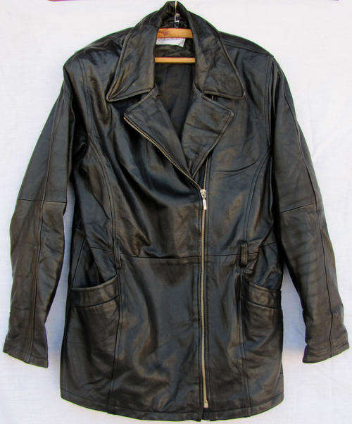 Ladies Stunning Black 1/2 Coat, Warm and Comfortable, SA Size 40