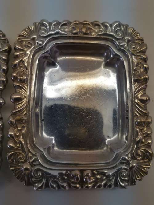 A FINE PAIR OF SILVERPLATE BON BON DISHES