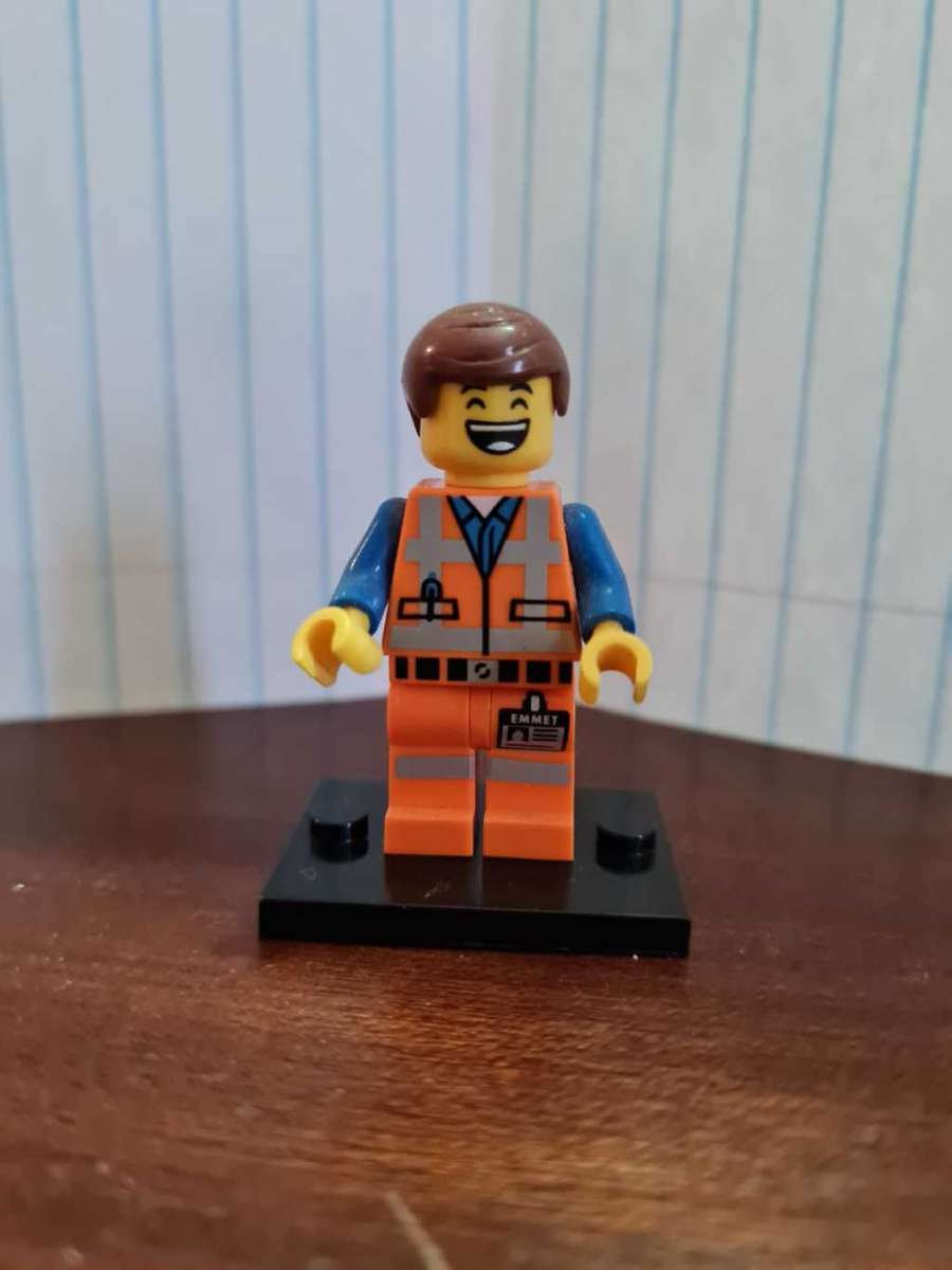 LEGO Collectible Minifigures > The LEGO Movie II Awesome Remix Emmet (2019) 71023-1