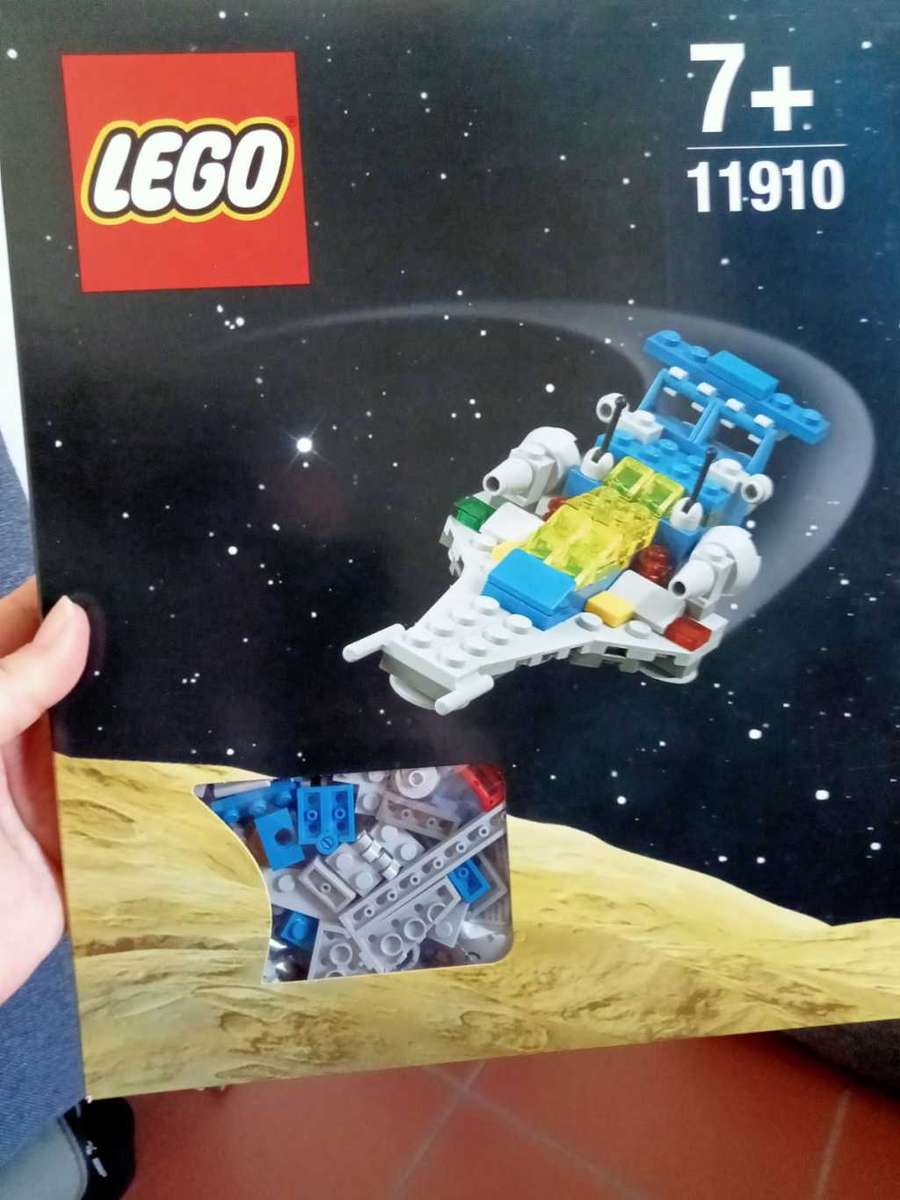 Great LEGO® Sets A Visual History with Exclusive Micro-Scale Space Cruiser (RARE)