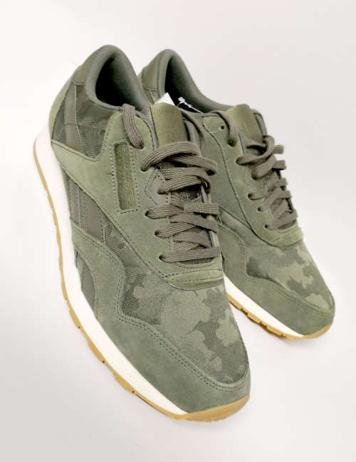 BRAND NEW Reebok CL Nylon SG - SIZE 9UK