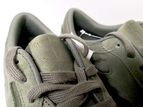 BRAND NEW Reebok CL Nylon SG - SIZE 9UK