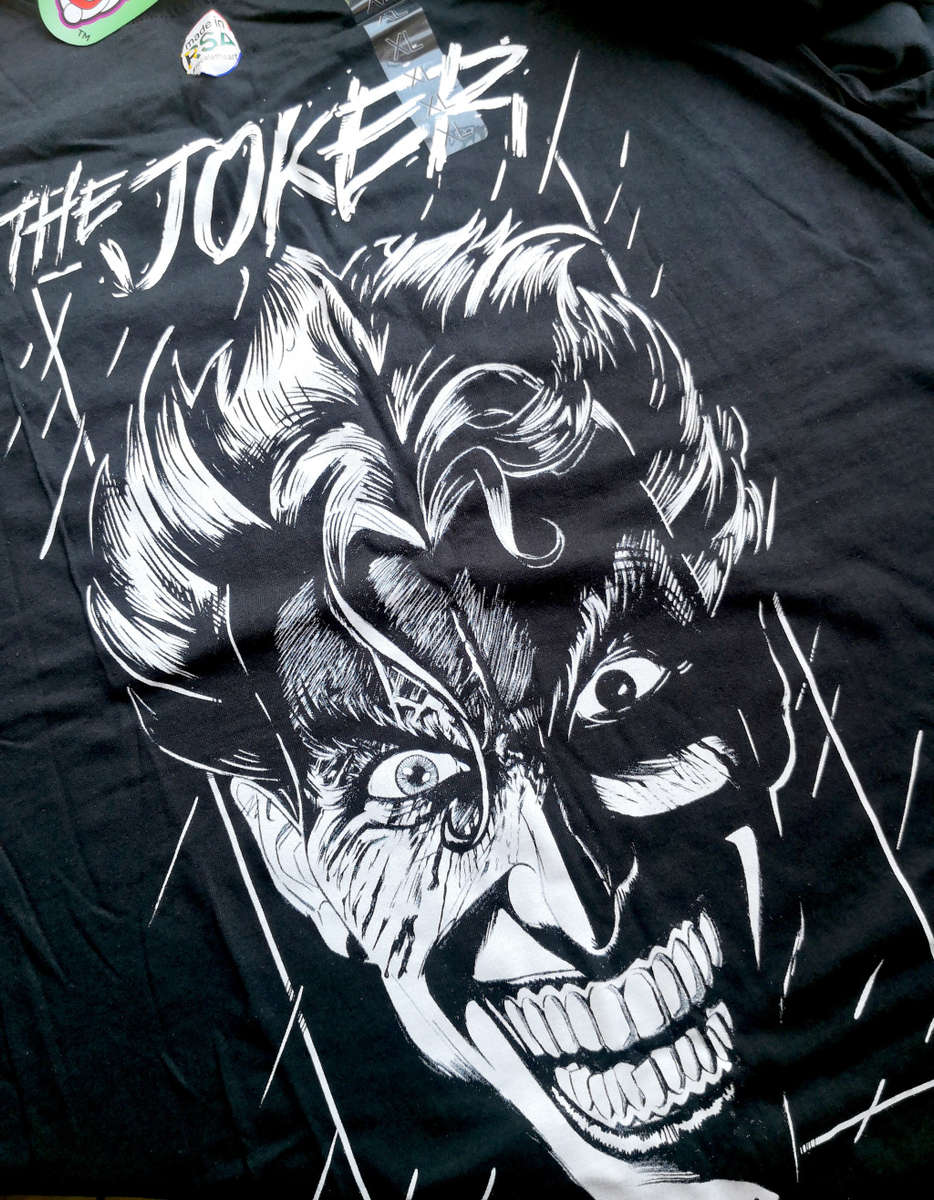 BRAND NEW Men`s THE JOKER Licensed T-Shirt - XL