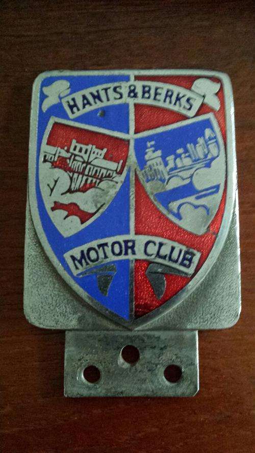 C1950S VINTAGE HANTS & BERKS MOTOR CLUB CAR BADGE