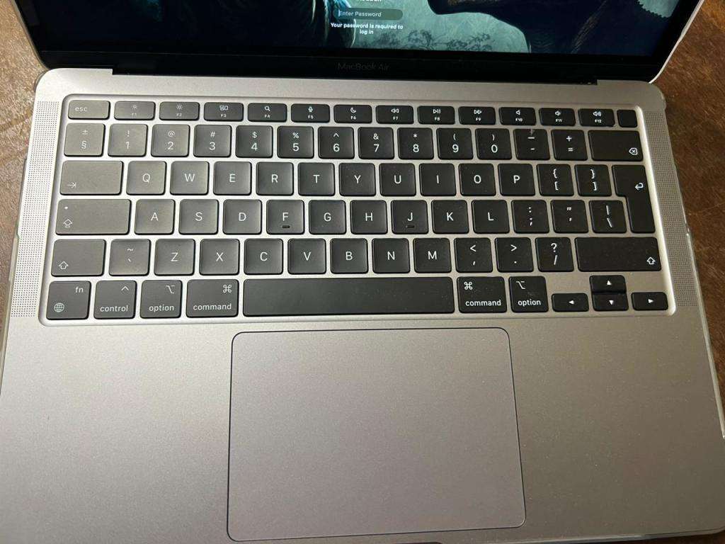 Apple MacBook Air 13-inch with Apple M1 chip 7-core GPU 256GB