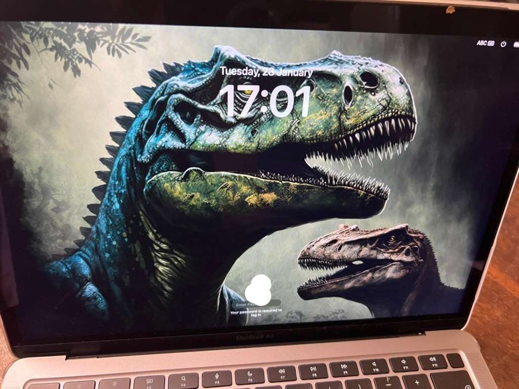 Apple MacBook Air 13-inch with Apple M1 chip 7-core GPU 256GB