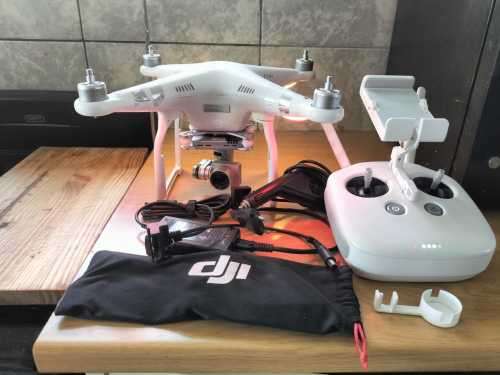 *** DJI Phantom 3 Advanced + Remote Controller + 2 x Batteries + Home and Car Chargers ***