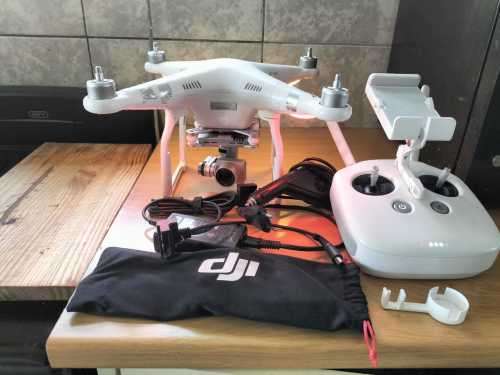 *** DJI Phantom 3 Advanced + Remote Controller + 2 x Batteries + Home and Car Chargers ***
