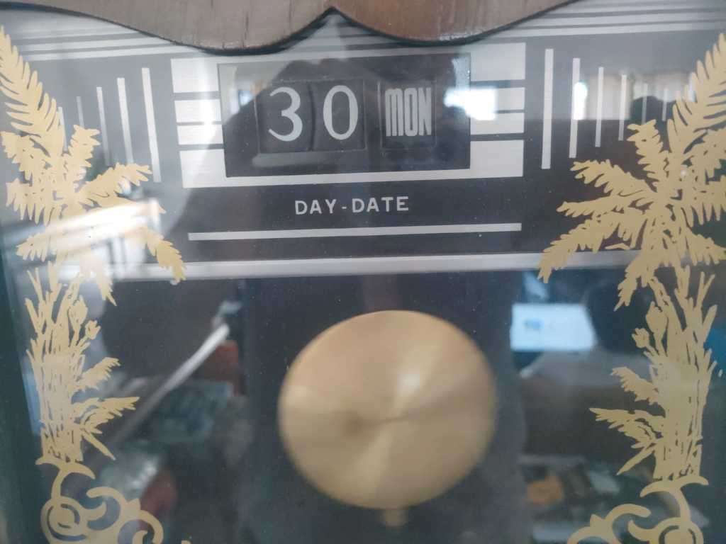 A MAGNIFICENT VINTAGE FRONTIER 31 DAY CHIMING PENDULUM WALL CLOCK WITH DATE AND DAY