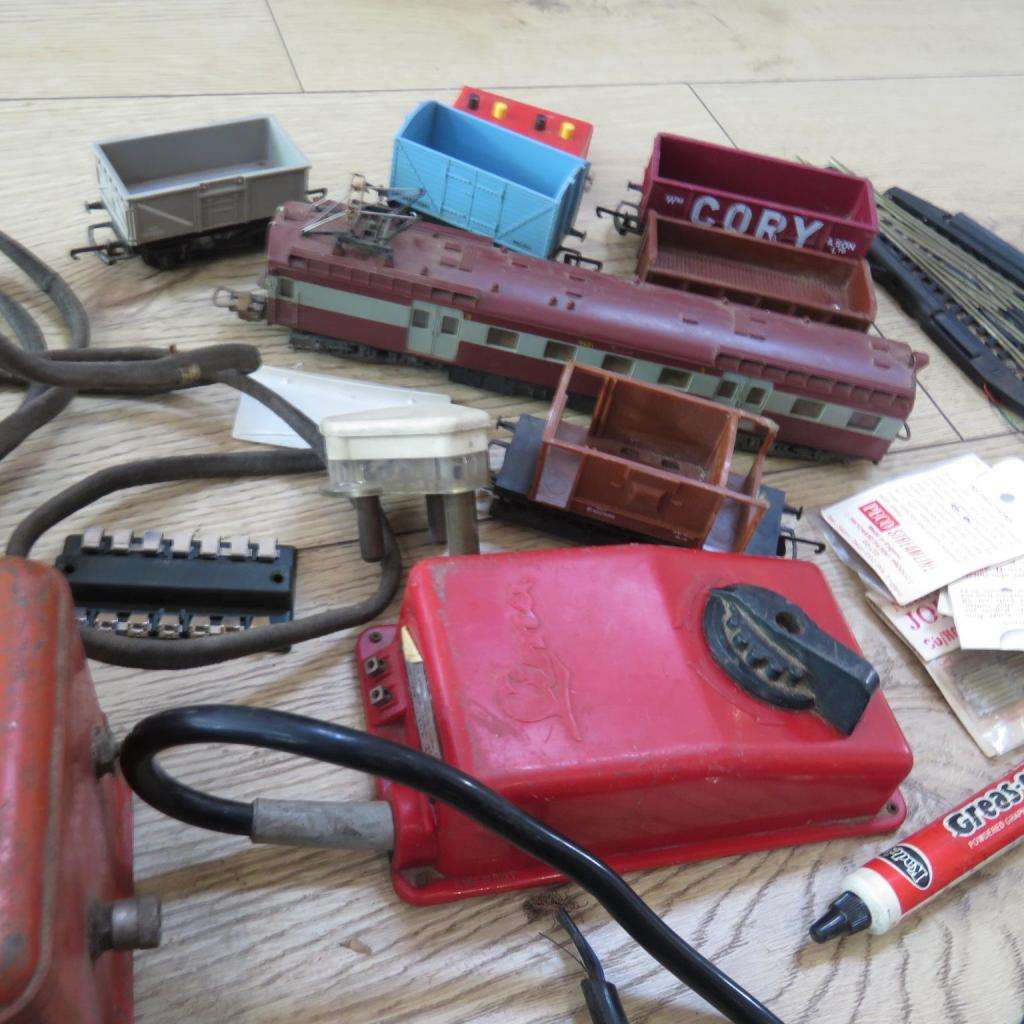 *** Large Lot of Electric Trains | Tracks | Transformers - Lots Of Accessories ***