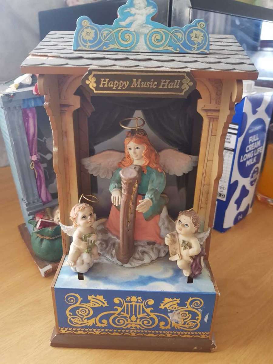 *** RARE FIND *** Wooden Christmas Music Hall Wind Up  Circa 1983 + Santa Music Box