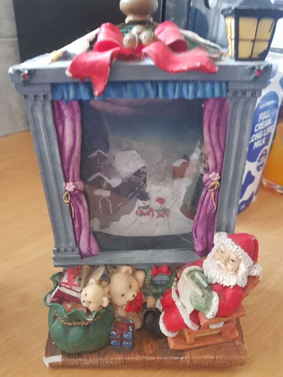 *** RARE FIND *** Wooden Christmas Music Hall Wind Up  Circa 1983 + Santa Music Box
