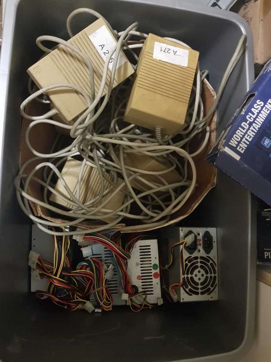Lot Electronics | Commodore PSU`s | PSU`s | Nav Aid | Vintage Keyboard | Others