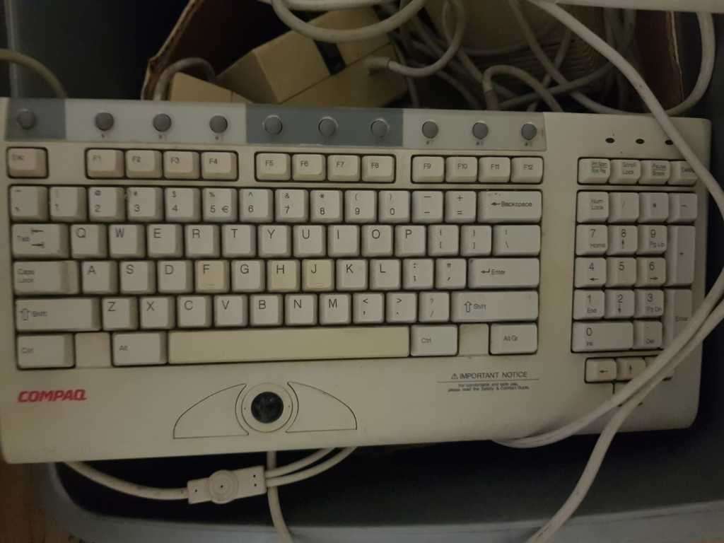 Lot Electronics | Commodore PSU`s | PSU`s | Nav Aid | Vintage Keyboard | Others