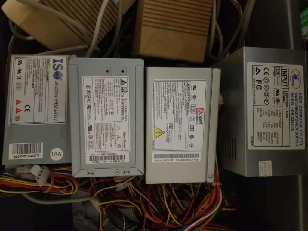 Lot Electronics | Commodore PSU`s | PSU`s | Nav Aid | Vintage Keyboard | Others