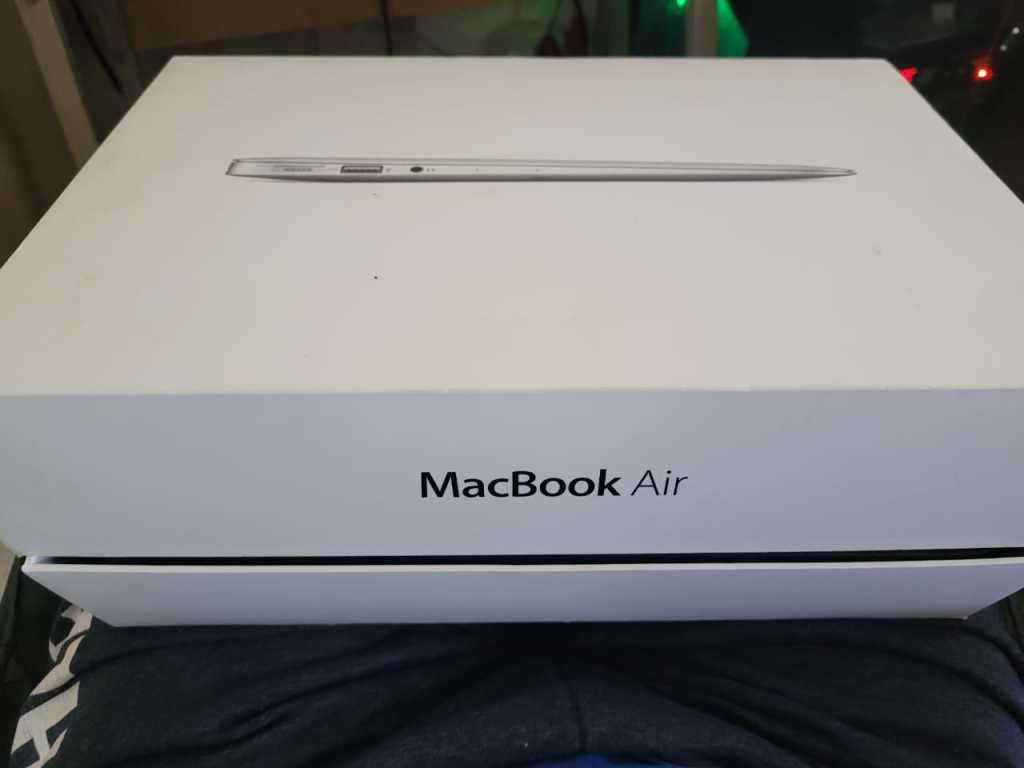MacBook Air `Core i5` 1.3 11` (Mid-2013) | Charger | Box | Please read