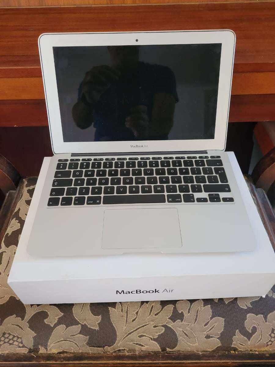 MacBook Air `Core i5` 1.3 11` (Mid-2013) | Charger | Box | Please read
