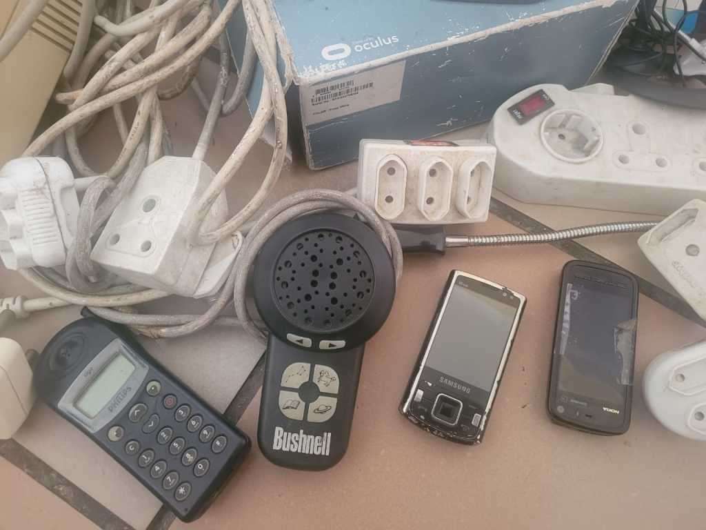 Bulk Lots Electronics | Adapters | Extension | Cell Phones | Untested