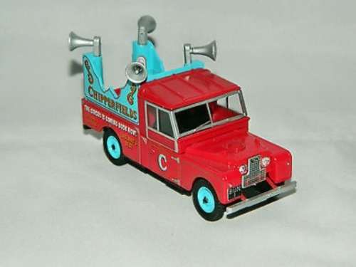 Chipperfields Circus Loudspeaker LandRover Series 1 - 109` 1:76 Oxford mint NEW+boxed MWS. CH025