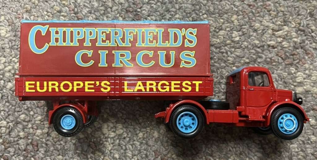 Bedford O articltd truck Chipperfields Circus 1:50 pre-owned, near mint, no marks MWS. CH97303