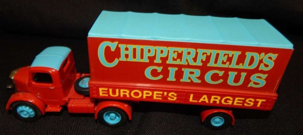 Bedford O articltd truck Chipperfields Circus 1:50 pre-owned, near mint, no marks MWS. CH97303