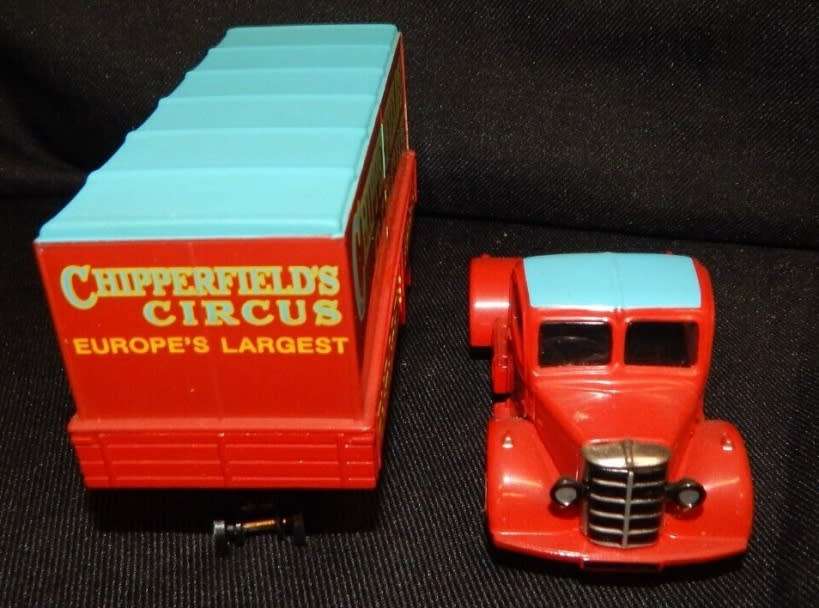 Bedford O articltd truck Chipperfields Circus 1:50 pre-owned, near mint, no marks MWS. CH97303