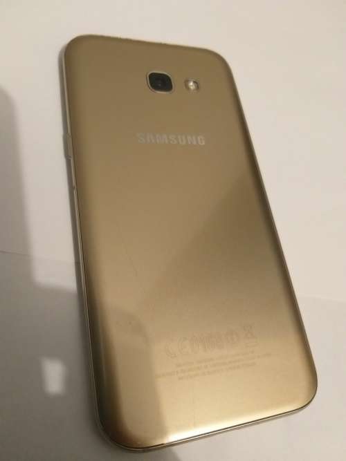 Samsung Galaxy A5 2017! Slightly Cracked.