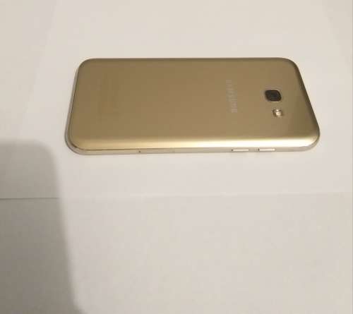 Samsung Galaxy A5 2017! Slightly Cracked.