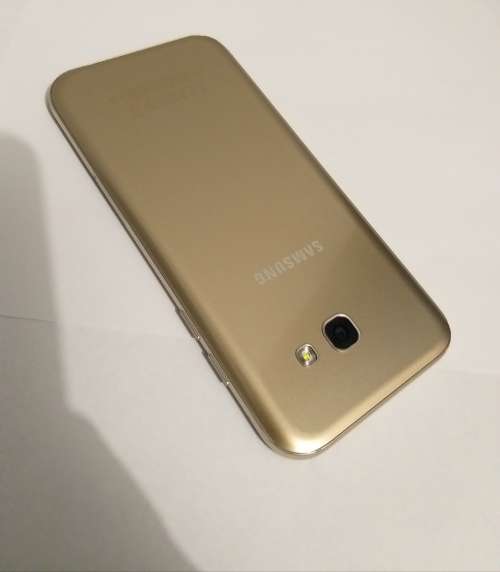 Samsung Galaxy A5 2017! Slightly Cracked.