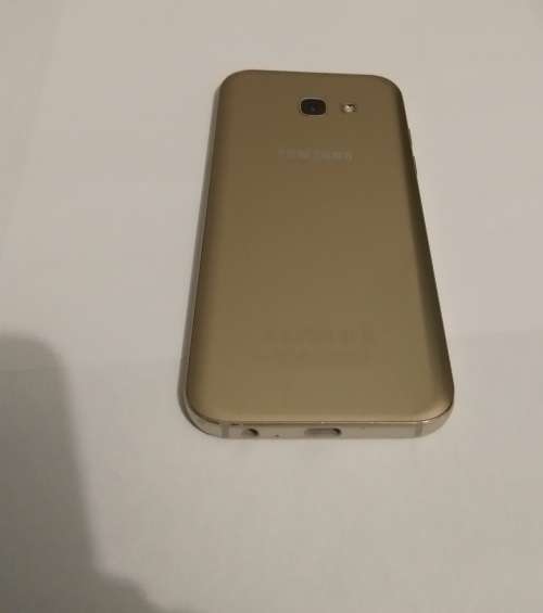 Samsung Galaxy A5 2017! Slightly Cracked.