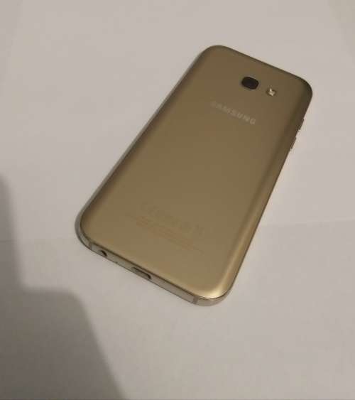 Samsung Galaxy A5 2017! Slightly Cracked.