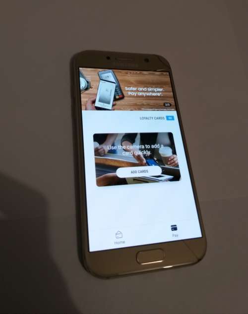 Samsung Galaxy A5 2017! Slightly Cracked.