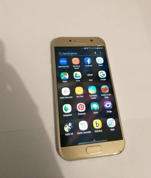 Samsung Galaxy A5 2017! Slightly Cracked.