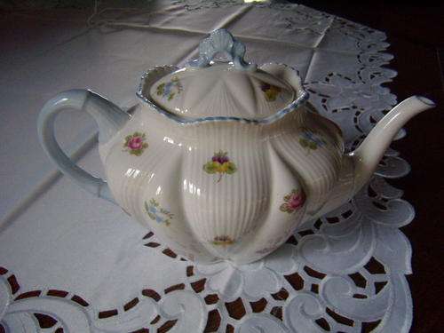 Shelley "Pattern - Dainty Shape" Tea Pot.  ***Value R2500.00***