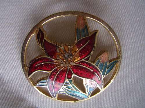 Cloisonne Brooch - vintage enamel cloisonne brooch with striking red lilly - Excellent Condition
