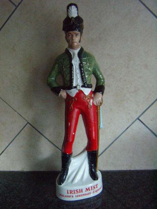 Irish Mist Hand Painted Decanter - VERY COLLECTABLE - 41.5cm Tall  ***A NICE BIG BAR DISPLAY ITEM!!*